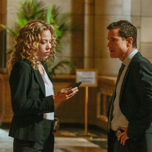 Unforgettable, Tawny Cypress (L), Dylan Walsh (R), 'Incognito', Season 2, Ep. #2, 08/04/2013, ©CBS