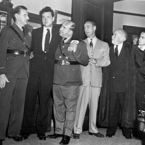 THE LADY FROM SHANGHAI, Orson Welles (second from left), Erskine Sanford (second from right), 1947