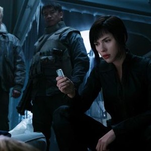 GHOST IN THE SHELL, FROM LEFT: PILOU ASBAEK, CHIN HAN, SCARLETT JOHANSSON, 2017. PH: DAVID JAMES/© PARAMOUNT PICTURES