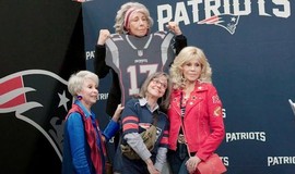 80 for Brady: Featurette - Friends Make Everything Better photo 3
