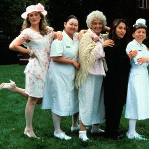 SHE-DEVIL, Meryl Streep, Roseanne, Sylvia Miles, director Susan Seidelman, Linda Hunt on set, 1989.  (c) Orion Pictures Corp.