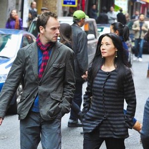 Elementary, Jonny Lee Miller (L), Lucy Liu (R), 09/27/2012, ©CBS