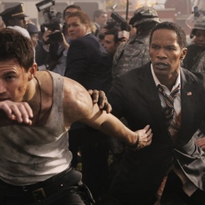 (L-R) Channing Tatum and Jamie Foxx in "White House Down." photo 9