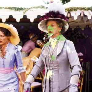 NANNY MCPHEE, foreground from left: Kelly Macdonald, Phyllida Law, 2005. ©Universal