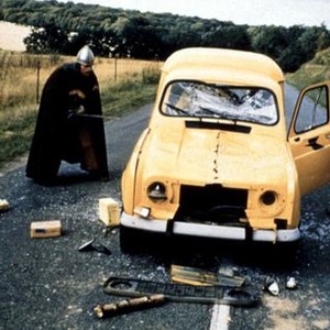 VISITORS, Jean Reno, Christian Clavier, 1992, wrecked car