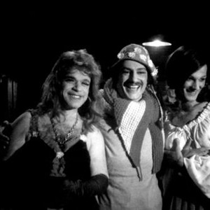 BREAD AND CHOCOLATE, Nino Manfredi (center), 1978