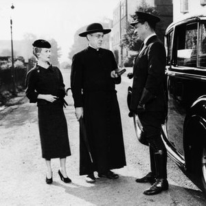 FATHER BROWN, (aka THE DETECTIVE), from left: Joan Greenwood, Alec Guinness, Sid James, 1954