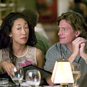 From left: Sandra Oh and Thomas Haden Church in SIDEWAYS