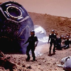 RED PLANET, Tom Sizemore, Simon Baker, Benjamin Bratt, Terence Stamp, Val Kilmer, 2000