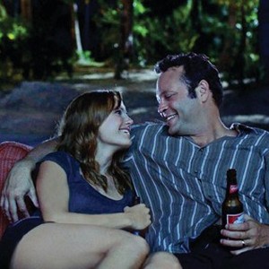 (L-R) Malin Akerman as Ronnie and Vince Vaughn as Dave in "Couples Retreat."