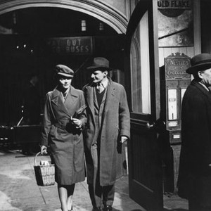 BRIEF ENCOUNTER, from left: Celia Johnson, Trevor Howard, 1945