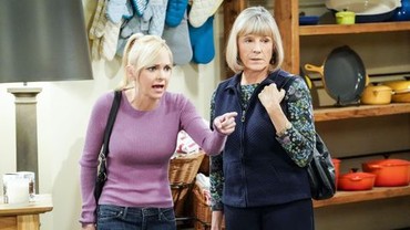 Watch mom best sale season 7