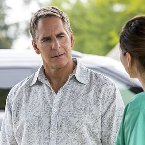 NCIS: New Orleans, Season 1: Scott Bakula as Special Agent Dwayne Pride and Nicole Barre as Doctor Melora Haley