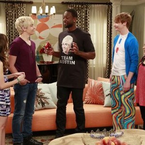 Austin & Ally, Ross Lynch (L), Dwyane Wade (C), Raini Rodriguez (R), 'Cupids & Cuties', Season 3, Ep. #9, 03/09/2014, ©DISNEYCHANNEL