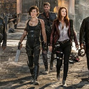 Resident Evil: The Final Chapter: Official Clip - Zombie Convoy Fight -  Trailers & Videos - Rotten Tomatoes