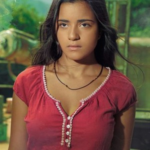 Paulina Gaitan as Jahel Valenzuela