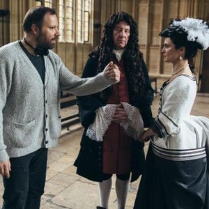 THE FAVOURITE, (FROM LEFT): DIRECTOR YORGOS LANTHIMOS, JAMES SMITH, RACHEL WEISZ, ON SET, 2018. PH: ATSUSHI NISHIJIMA/TM & COPYRIGHT © FOX SEARCHLIGHT PICTURES. ALL RIGHTS RESERVED.