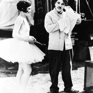 THE CIRCUS, from left: Merna Kennedy, Charlie Chaplin, 1928