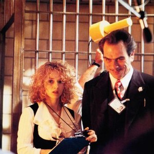 NATURAL BORN KILLERS, front, from left: Maria Pitillo, Tommy Lee Jones, 1994. ©Warner Bros.