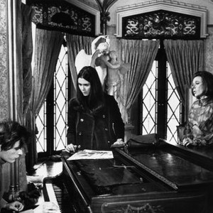 NIGHT OF DARK SHADOWS, David Selby, Kate Jackson, Grayson Hall, 1971