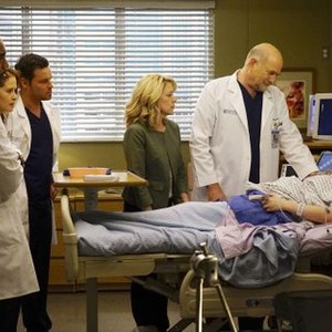 Grey's Anatomy, from left: Jason George, Sarah Drew, Justin Chambers, Rebecca McFarland, 'Mama Tried', Season 12, Ep. #22, 05/05/2016, ©ABC