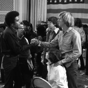 THE STRAWBERRY STATEMENT, shaking hands from left: Booker Bradshaw, Bruce Davison, rear from left: Bob Balaban, Bud Cort, Kim Darby (kneeling), 1970