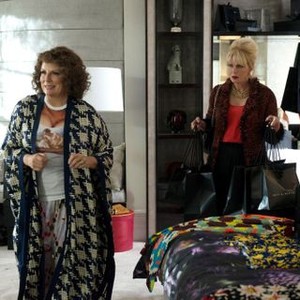 ABSOLUTELY FABULOUS: THE MOVIE, from left: Jennifer Saunders, Joanna Lumley, 2016. ph: David Appleby/TM & copyright © Fox Searchlight Pictures. All rights reserved.