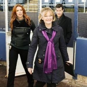 Unforgettable, Poppy Montgomery (L), Jane Curtin (C), Dylan Walsh (R), 'Heartbreak', Season 1, Ep. #16, 02/21/2012, ©CBS