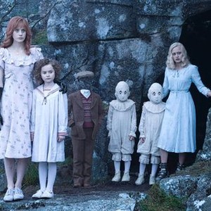 MISS PEREGRINE'S HOME FOR PECULIAR CHILDREN, from left: Lauren McCrostie, Pixie Davies, Cameron King, Thomas Odwell, Joseph Odwell, Ella Purnell, 2016. ph: Jay Maidment/TM & copyright © 20th Century Fox Film Corp. All rights reserved