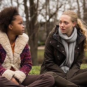 (L-R) Quvenzhané Wallis as Lucy and Amanda Seyfried as Katie Davis in "Fathers and Daughters."