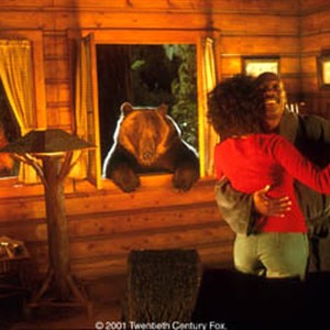 Lucky the dog and Archie the bear get a lesson in human romantic behavior, courtesy of Dr. Dolittle (EDDIE MURPHY) and his wife, Lisa (KRISTEN WILSON). photo 1