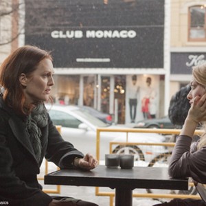 (L-R) Julianne Moore as Catherine and Amanda Seyfried as Chloe in "Chloe."