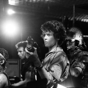ALIENS, FROM LEFT: JENETTE GOLDSTEIN, BILL PAXTON, SIGOURNEY WEAVER, MICHAEL BIEHN, PAUL REISER, 1986, TM AND COPYRIGHT © 20TH CENTURY-FOX FILM CORP. ALL RIGHTS RESERVED.