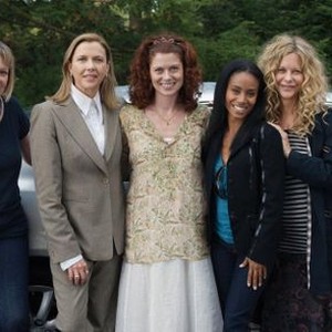 THE WOMEN, from left: director Diane English, Annette Bening, Debra Messing, Jada Pinkett Smith, Meg Ryan, producer Victoria Pearman, on set, 2008. ©Picturehouse