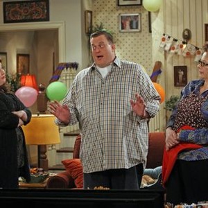 Mike and Molly, Billy Gardell (L), Melissa McCarthy (C), Rondi Reed (R), 09/20/2010, ©CBS