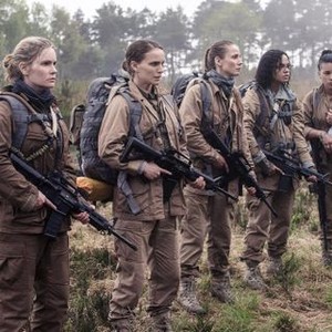ANNIHILATION, FROM LEFT, JENNIFER JASON LEIGH, NATALIE PORTMAN, TUVA NOVOTNY, TESSA THOMPSON, GINA RODRIGUEZ, 2018. PH: PETER MOUNTAIN. ©PARAMOUNT
