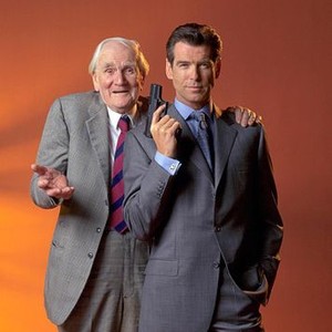 THE WORLD IS NOT ENOUGH, Desmond Llewelyn, Pierce Brosnan, 1999, (c) United Artists