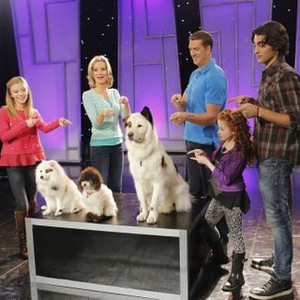 Dog With A Blog, from left: G Hannelius, Beth Littleford, Regan Burns, Blake Michael, 'Stan's Secret Is Out', Season 3, Ep. #23, 09/25/2015, ©DISNEYCHANNEL