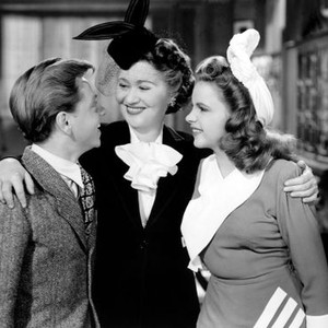 BABES ON BROADWAY, from left: Mickey Rooney, Fay Bainter, Judy Garland, 1941