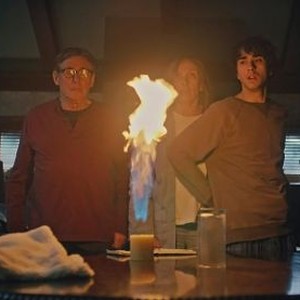 HEREDITARY, FROM LEFT: GABRIEL BYRNE, TONI COLLETTE, ALEX WOLFF, 2018./© A24