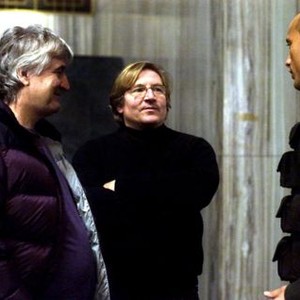 DOOM, Director Andrzej Bartkowiak, Producer Lorenzo di Bonaventura, Dwayne 'The Rock' Johnson, on set, 2005, (c) Universal