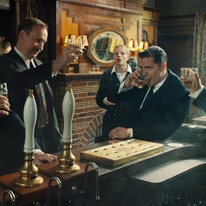 LEGEND, center from rear to front: Charley Palmer Rothwell, Tom Hardy, 2015. ©Universal Pictures