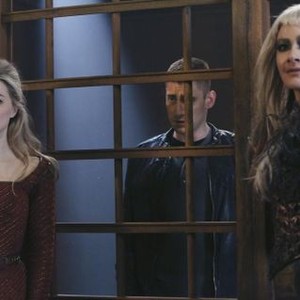 Once Upon A Time In Wonderland, Emma Rigby (L), Michael Socha (C), Peta Sergeant (R), 'Heart of the Matter', Season 1, Ep. #11, 03/20/2014, ©ABC
