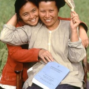 HEAVEN AND EARTH, Hiep Thi Le, writer Le Ly Hayslip, on set, 1993. ©Warner Bros.