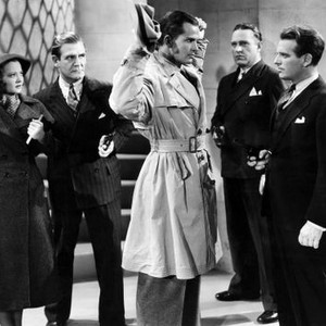 MARY BURNS, FUGITIVE, Sylvia Sidney, Alan Baxter (in trenchcoat), Wallace Ford (right), 1935