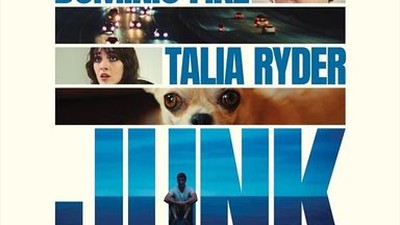 洛城暗夜迷途 Junk：疏離、追尋與黑色幽默旅程