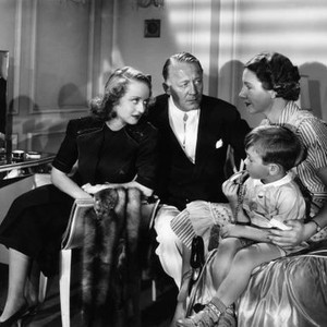THAT CERTAIN WOMAN, from left, Bette Davis, director Edmund Goulding, Dwayne Day, Katherine Alexander, on-set, 1937