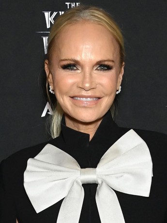 Kristin Chenoweth Pictures | Rotten Tomatoes