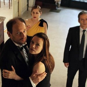 INTRUSIONS, Denis Podalydes (front left), Amira Casar (back left), Francoise Gillard (front center), Francis Leplay (right), 2008. ©Rezo Films
