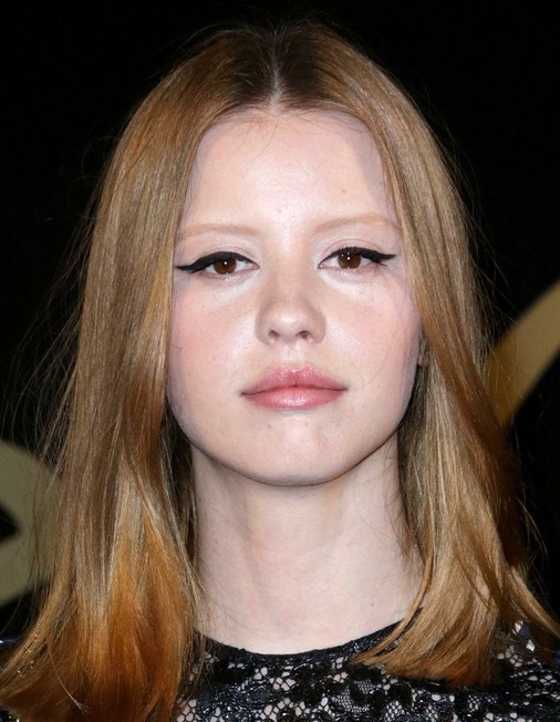 Mia Goth Eyebrows Liqurus